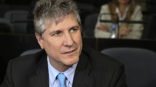 Comenzó juicio a Boudou por la compra de un vehículo con papeles truchos y una flota para Economía