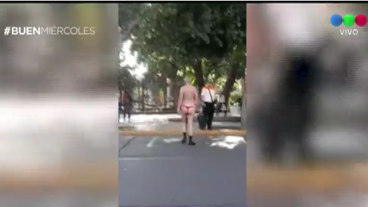 Un hombre hizo una protesta en tanga en San Juan