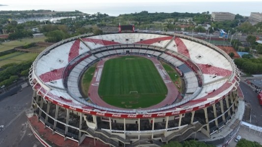 Sin público ni Gallardo en el banco, River recibe a Palestino