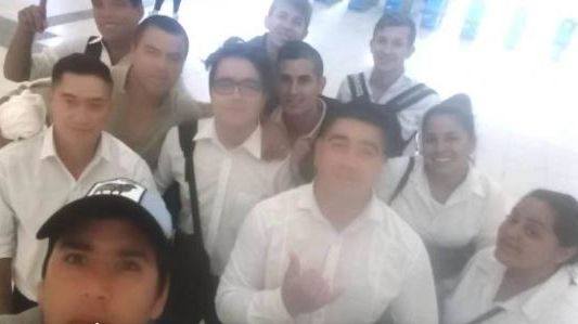 Iban a rendir examen para el Servicio Penitenciario en una combi trucha: les secuestraron el vehículo