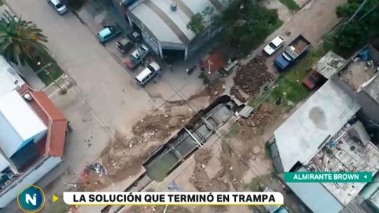 Indignación en Almirante Brown: la obra que terminó en un bache gigante