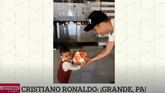 Cristiano Ronaldo, juguetón con su hija