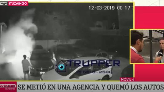 "Creo que es un pirómano, un loco": un hombre entró a su agencia para quemar los autos