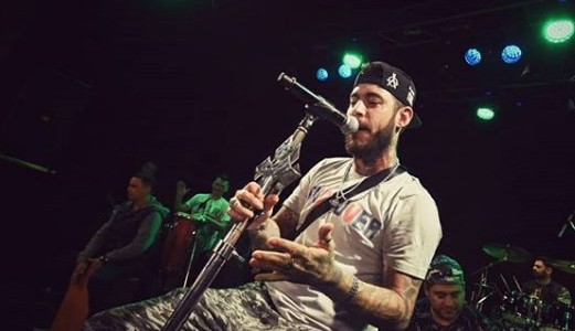 ¿Qué le pasa a Ulises Bueno: se aleja de la música y cambio de look