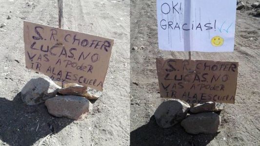 Faltó a la escuela y avisó con un mensaje en una piedra