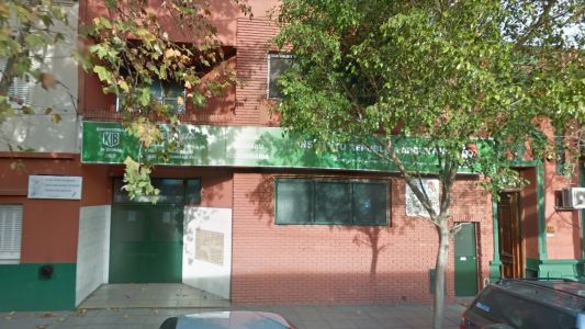 Debe cuotas en la escuela y no la dejan asistir a clase