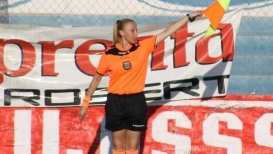 Quemaron con agua hirviendo a una jueza de línea en una cancha de San Juan