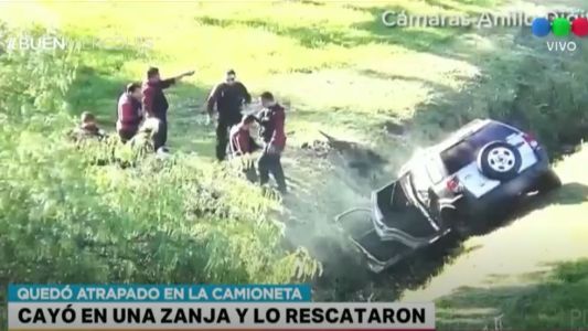 Rescataron a un automovilista que cayó en una zanja