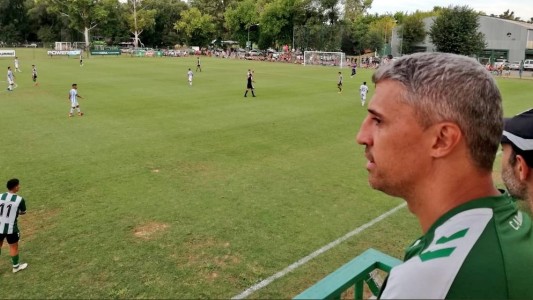 Fútbol, cultura y solidaridad: Crespo promueve la lectura en Banfield