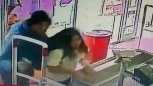 Entró a robar a un supermercado y empezó a disparar