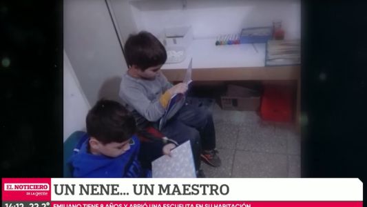 Tiene 8 años y abrió una escuelita en su habitación