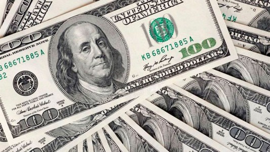 El dólar bajó por primera vez en siete días y cerró en $ 44,65