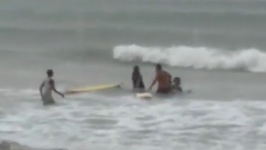 Campeona de surf brasileña murió alcanzada por un rayo cuando entrenaba