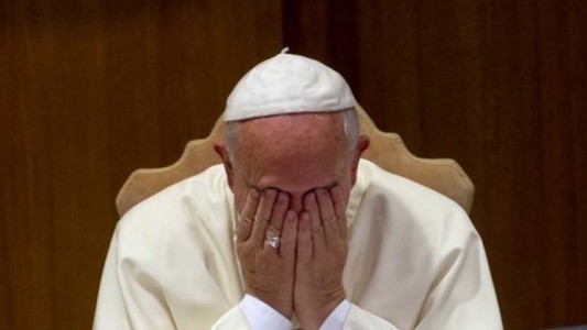 Decreto del Papa obliga a denunciar los abusos a menores