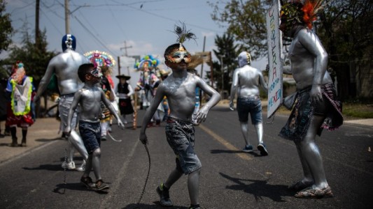 Alerta por el volcán Popocatépetl y un carnaval para pedirle calma