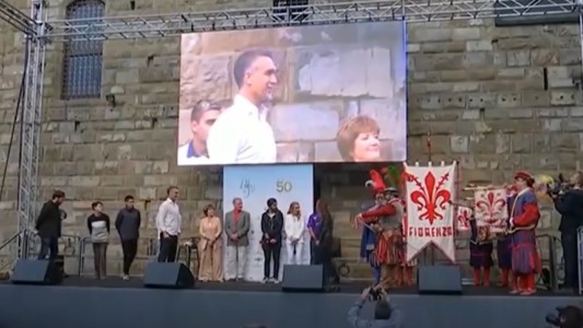 Emotivo homenaje a Batistuta en Florencia
