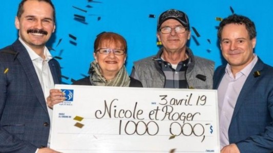 Hallaron un ticket olvidado en un libro y ganaron millonario premio en la lotería