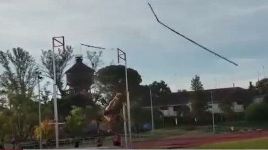 La garrocha salió volando