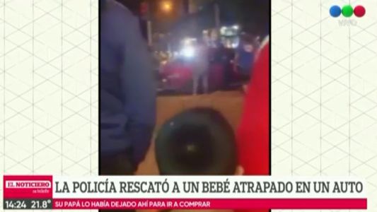Policía rescató a un bebé que estaba atrapado en el auto