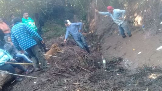 Buscan a una joven arrastrada por las aguas en un canal de Jujuy