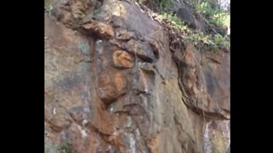 Viral milagroso: la mujer que vio la cara de Jesús en la ladera de una montaña
