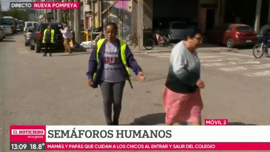 "Semáforos humanos" en Pompeya