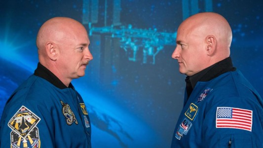 La historia de los gemelos astronautas: el que vivió un año en el espacio envejeció más