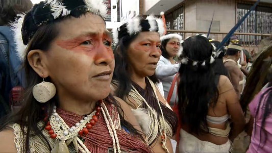 Indígenas de Ecuador buscan librar su territorio de petroleras