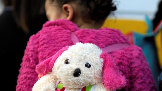 El terrible caso de la nena de 4 años abandonada por sus padres y que nadie reclama