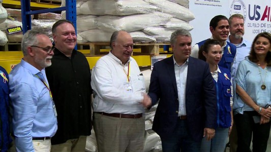 Pompeo pide a Maduro reabrir la frontera con Colombia