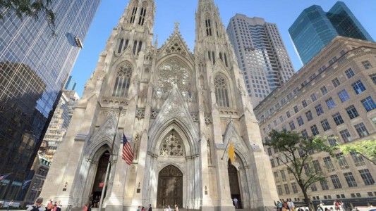 Un hombre intentó entrar con dos bidones de nafta a la catedral San Patricio en Nueva York