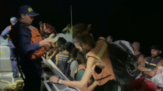 Turistas argentinos rescatados en altamar