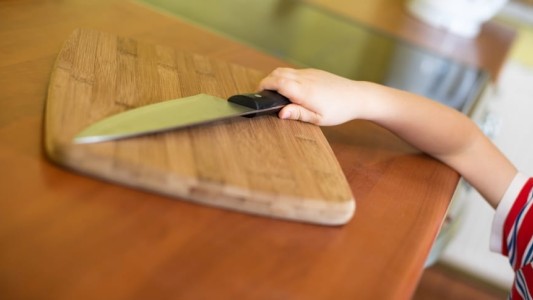 Un nene de 5 años apuñaló a su primo de 13 por unos caramelos