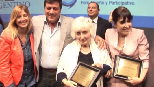 El día que Ofelia Wilhelm fue premiada por ser la mamá de Cristina Kirchner