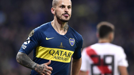 El provocador video de Benedetto con una gallina de chocolate