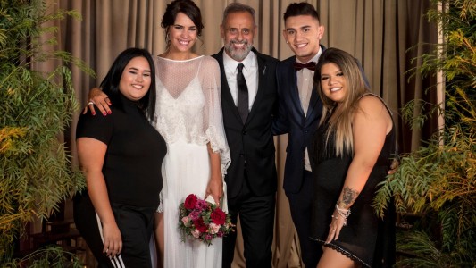 El insólito look de Rocío Rial en el casamiento de su padre