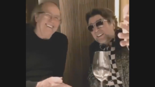 Dos potencias se saludan (con un piquito)