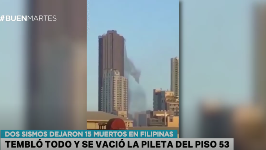 Terremoto en Filipinas: el dramático momento en que se quebró una pileta en la cima de un rascacielos