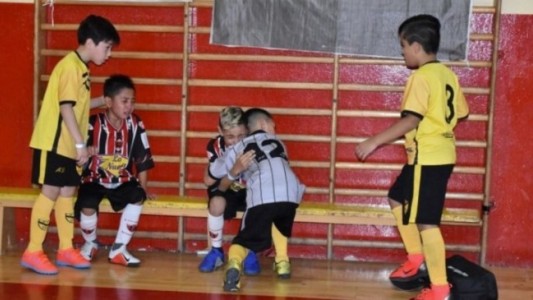 Ejemplo para todos: salieron campeones y fueron a consolar a sus rivales que lloraban