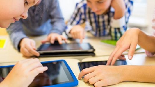 Más movimiento y menos pantalla para chicos: advertencias y consejos de la Organización Mundial de la Salud