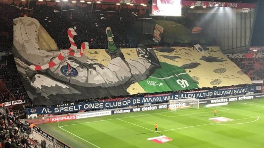 Invadió la cancha para festejar el ascenso de su club y se arrancó un dedo