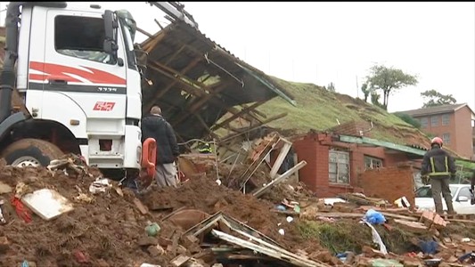Las inundaciones dejan decenas de muertos en Sudáfrica