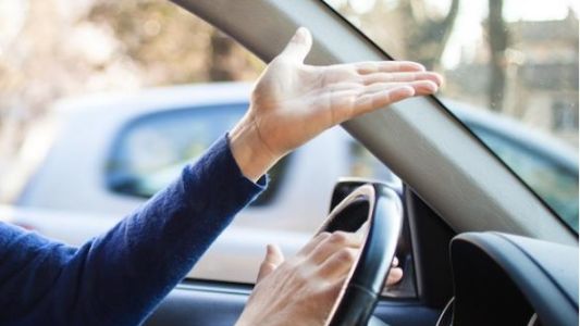 ¿Cuándo puede usarse la bocina? Sólo el 10% de los conductores lo sabe