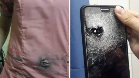 Intentaron asaltarla, le dispararon y salvó su vida gracias al celular
