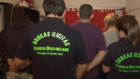 Cayó narcobanda que vendía microdosis de LSD con el símbolo de la cruz esvástica
