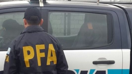 Se hizo pasar por policía para vigilar edificios públicos y cobrar "adicionales"
