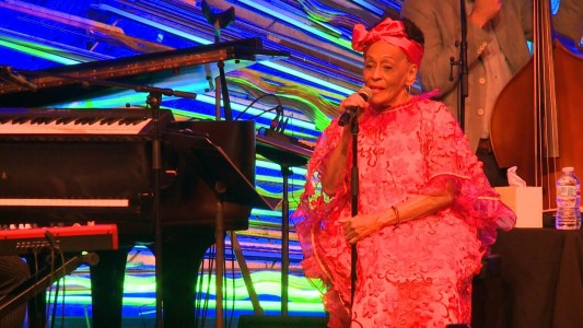 Omara Portuondo se despide de los escenarios a los 88 años
