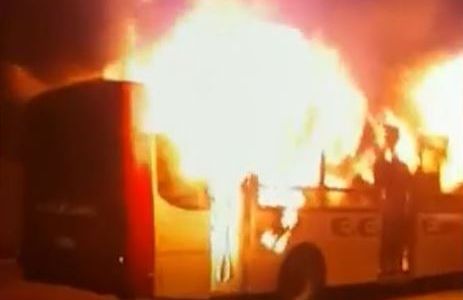 Incendiaron tres colectivos: no hay heridos