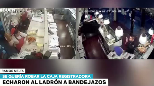 Video: empleadas de una pizzería echaron a bandejazos a un ladrón