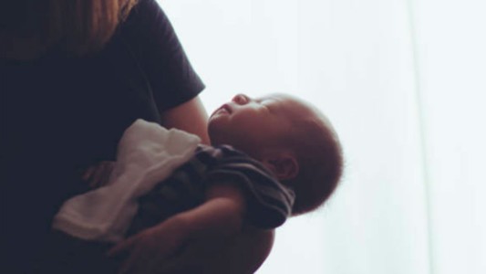 Un bebé murió por botulismo después de comer miel